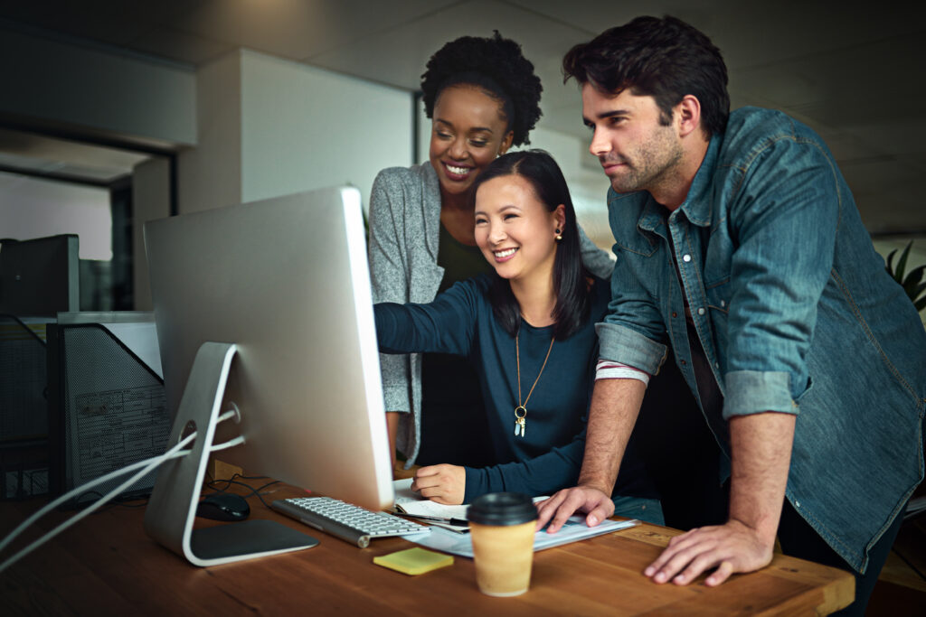 KLR’s IT servicedesk team managing user tickets and live system alerts in a business control room