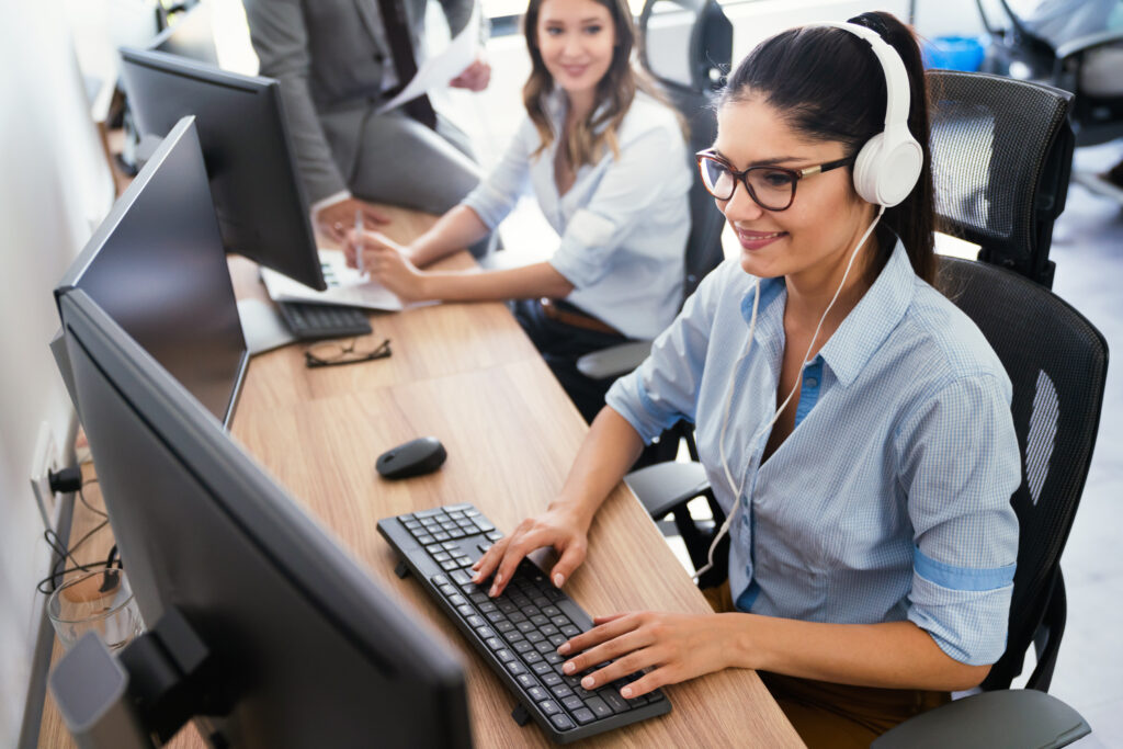 KLR staff monitoring leased fibre line performance